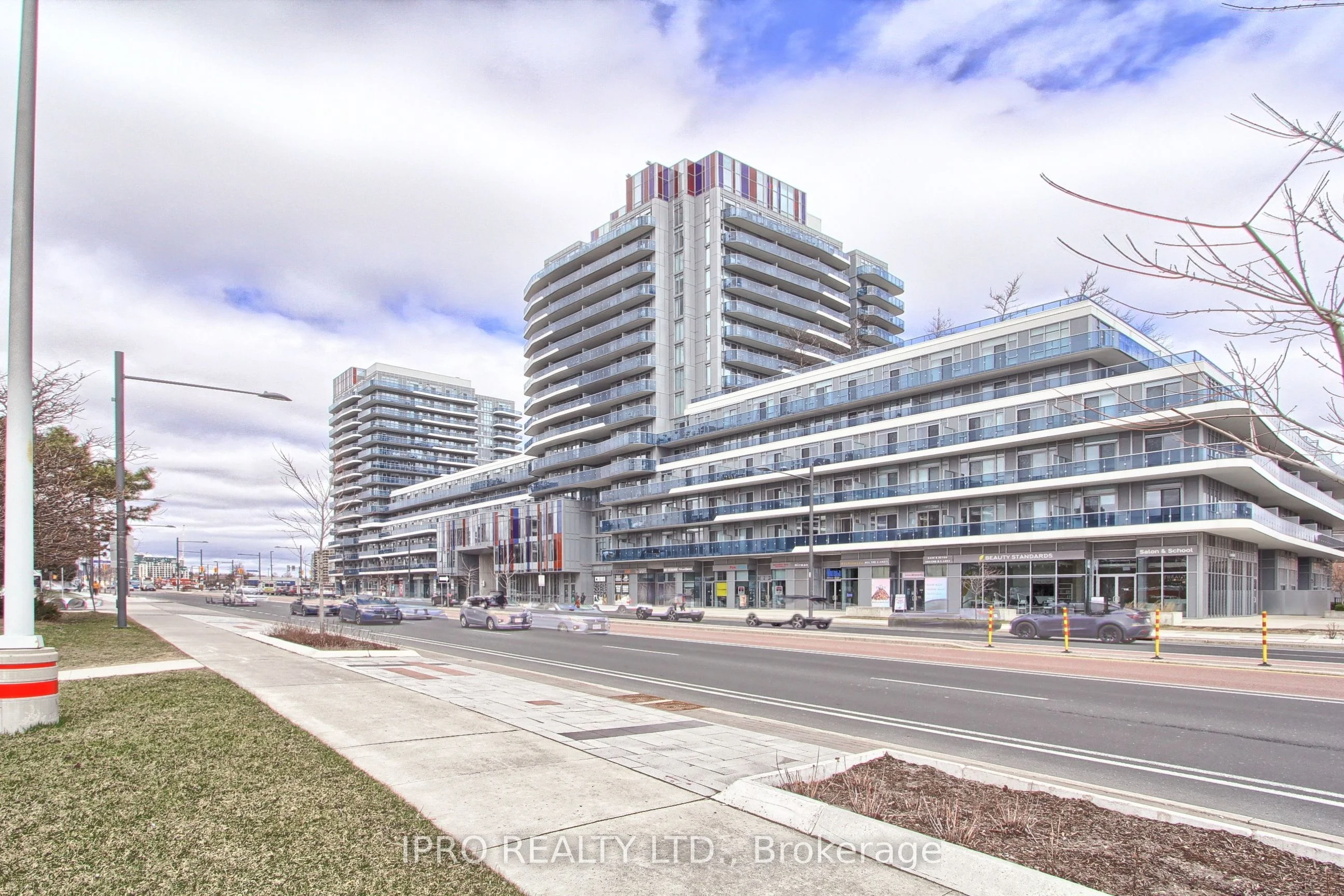 Condo Apartment in Richmond Hill