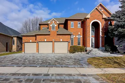 1083 Ivsbridge Boulevard, Newmarket, On L3x 1n3