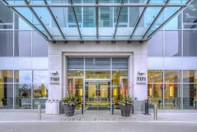 Condo Apartment in Markham