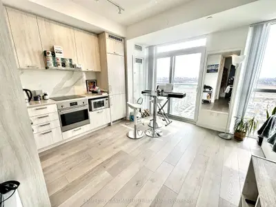 Condo Apartment in Vaughan