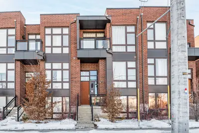 Att/Row/Townhouse in Vaughan