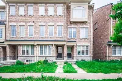 Att/Row/Townhouse in Markham
