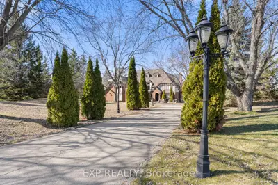 Detached in King