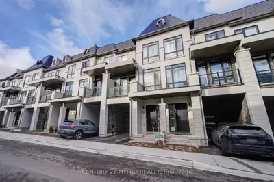 Att/Row/Townhouse in Richmond Hill