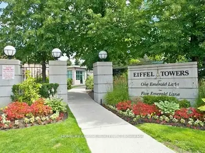 Condo Apartment in Vaughan