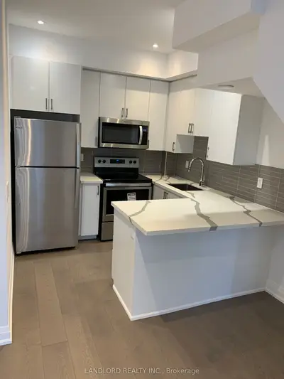 Condo Apartment in Vaughan