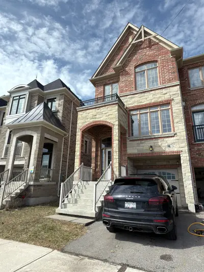 Att/Row/Townhouse in Vaughan