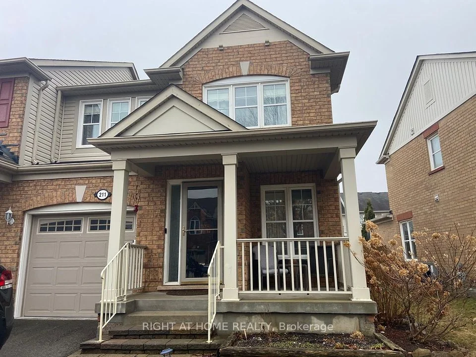 211 Chilcott Crescent (Main & 2nd floor), Newmarket, ON L3X 3G6