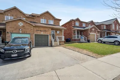 Att/Row/Townhouse in Innisfil