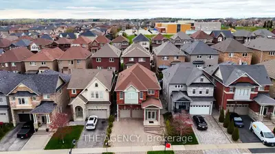 229 Aspenwood Drive, Newmarket, On L3x 3k7