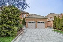2 Hillholm Boulevard, Richmond Hill, ON L4B 2H9