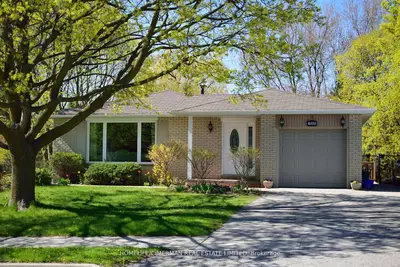 1049 Lemar Road Upper, Newmarket, On L3y 1s2