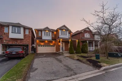 7 Drum Street, Whitchurch-stouffville, On L4a 0n3