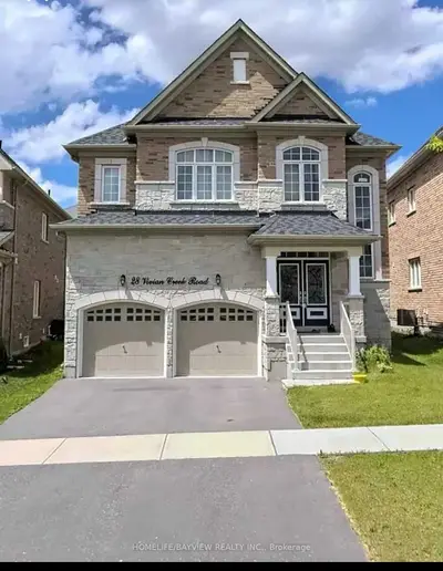 Detached in East Gwillimbury