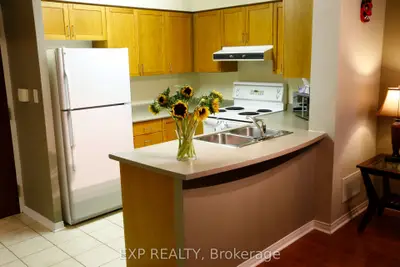 Condo Apartment in Richmond Hill