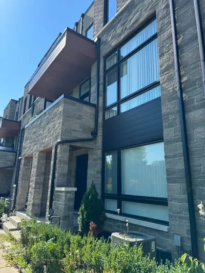 Att/Row/Townhouse in Vaughan