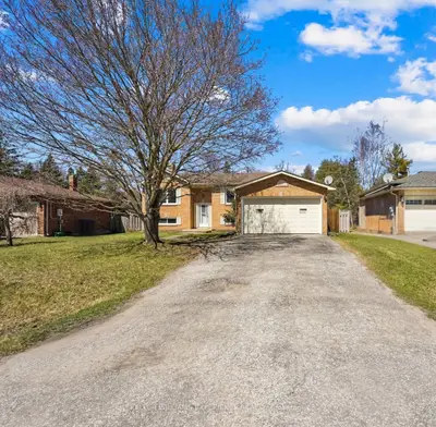 Detached in Essa
