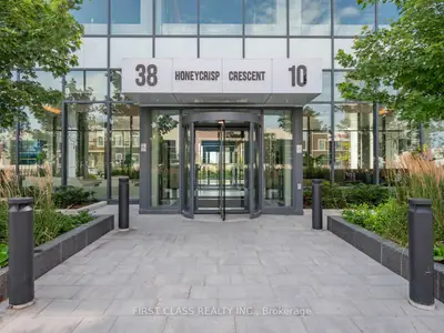 Condo Apartment in Vaughan