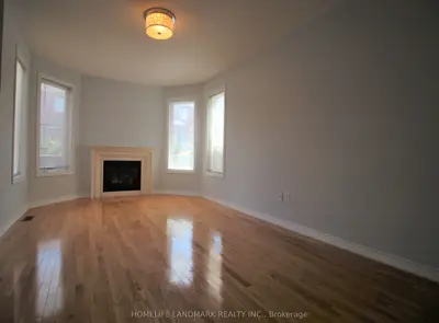 Att/Row/Townhouse in Richmond Hill