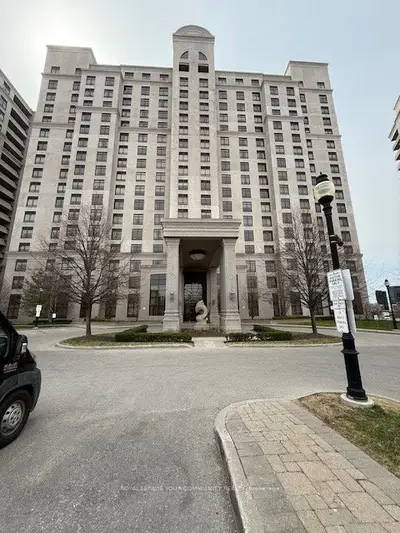 Common Element Condo in Vaughan