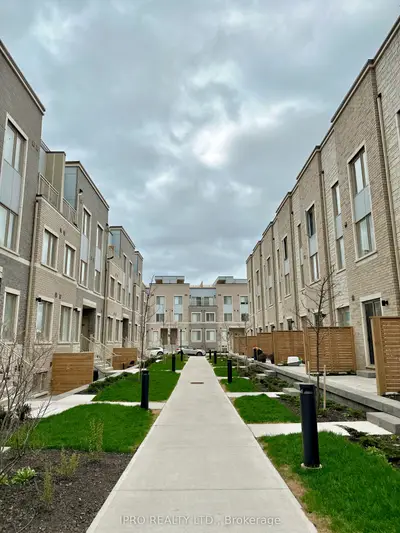 Condo Townhouse in Vaughan
