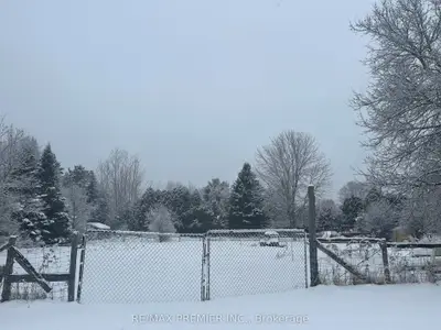 106lt B Victoria Road, Georgina, On L0c 1l0