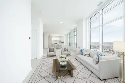 Condo Apartment in Vaughan