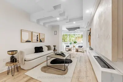 Condo Apartment in Vaughan