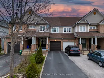 Att/Row/Townhouse in Markham