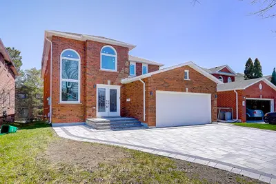 Detached in Richmond Hill