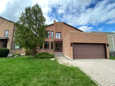 Detached in Richmond Hill