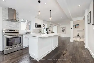 Att/Row/Townhouse in Richmond Hill