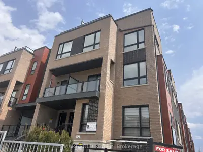Condo Townhouse in Newmarket
