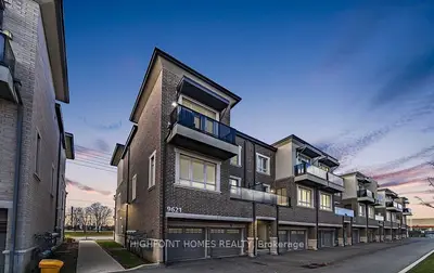 Condo Townhouse in Vaughan