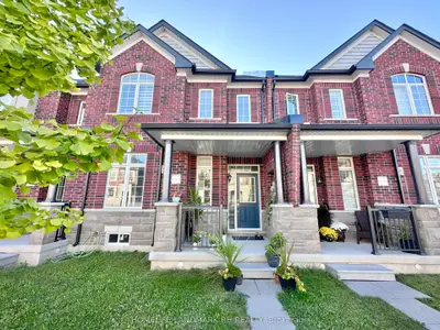 Att/Row/Townhouse in East Gwillimbury