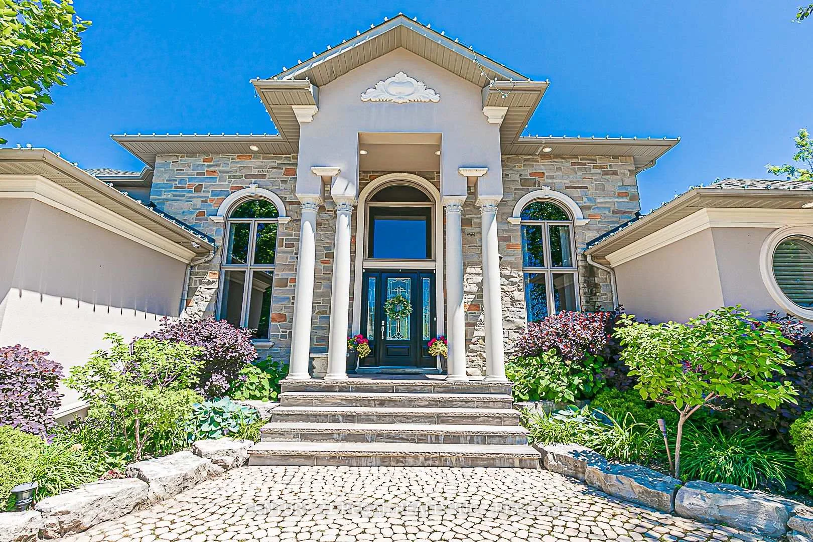 16 Lake Woods Drive, Whitchurch-stouffville, On L4a 1p9