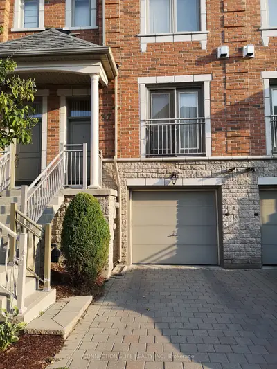 Condo Townhouse in Richmond Hill
