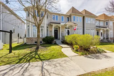 Att/Row/Townhouse in Georgina