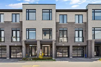 Att/Row/Townhouse in Richmond Hill