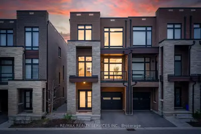 Att/Row/Townhouse in Vaughan