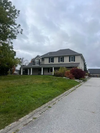 Lower Level in Bradford West Gwillimbury