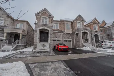 Semi-Detached in Richmond Hill