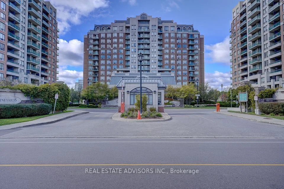 310 Red Maple Road LPH 11, Richmond Hill, ON L4C 0T7