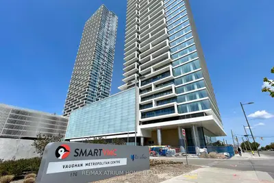 Condo Apartment in Vaughan