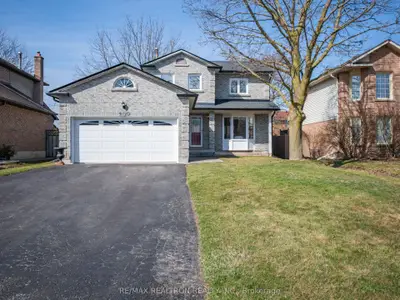 200 Willow Lane, Newmarket, On L3y 6r8