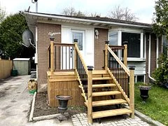 18 Longford Drive Main Fl, Newmarket, ON L3Y 2Y2