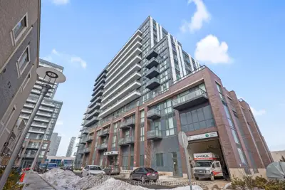 Condo Apartment in Vaughan