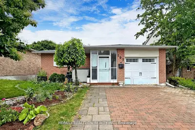 197 Lloyd Avenue, Newmarket, On L3y 5l4