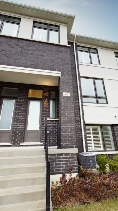 40 James Noble Lane, Richmond Hill, On L4c 5s7