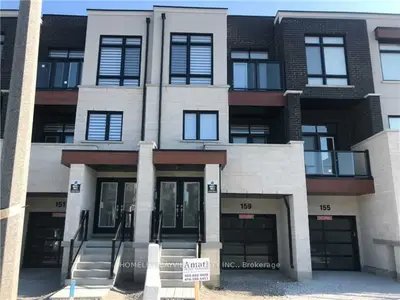 Att/Row/Townhouse in Vaughan